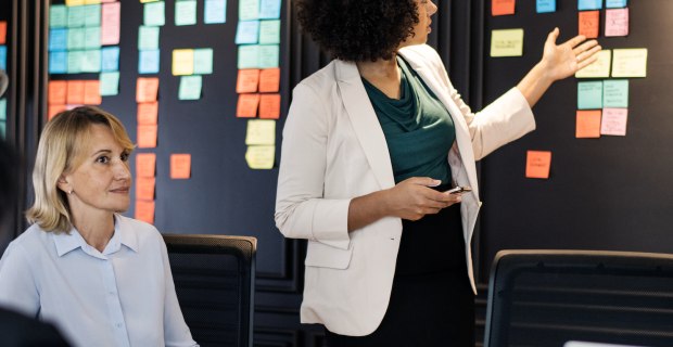 Agentes de IA para ventas: prospección B2B automática que encuentra clientes mientras tú cierras negocios